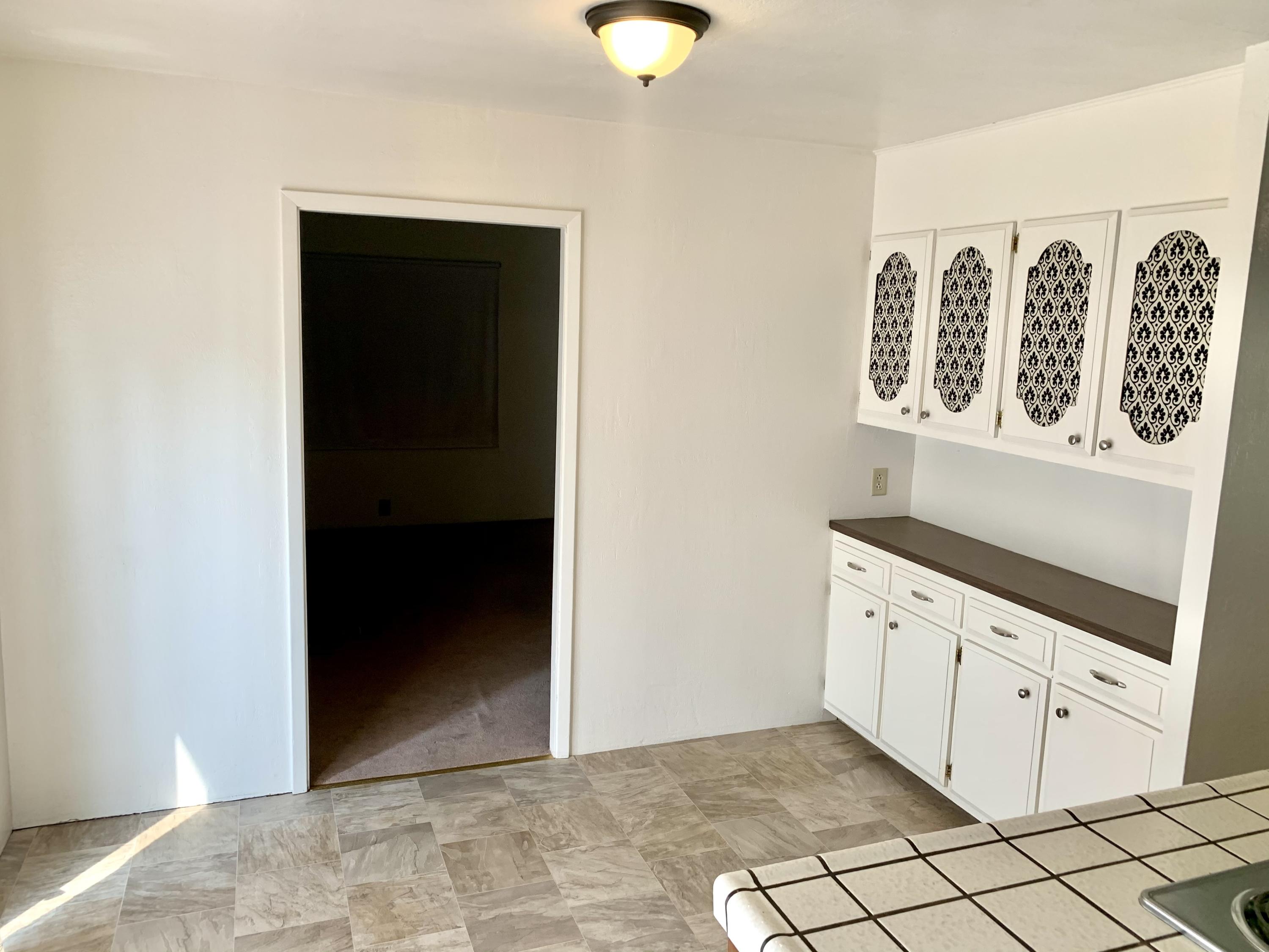 643 West 3rd Street Merrill, OR 97633 - Photo 8 of 25 built in & breakfast nook