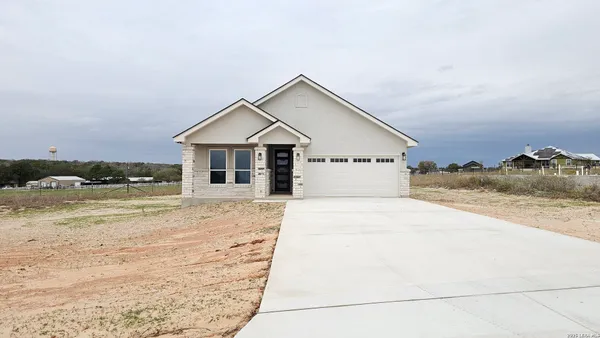 $389,779 | 174 Pine Valley Drive, La Vernia, TX 78121