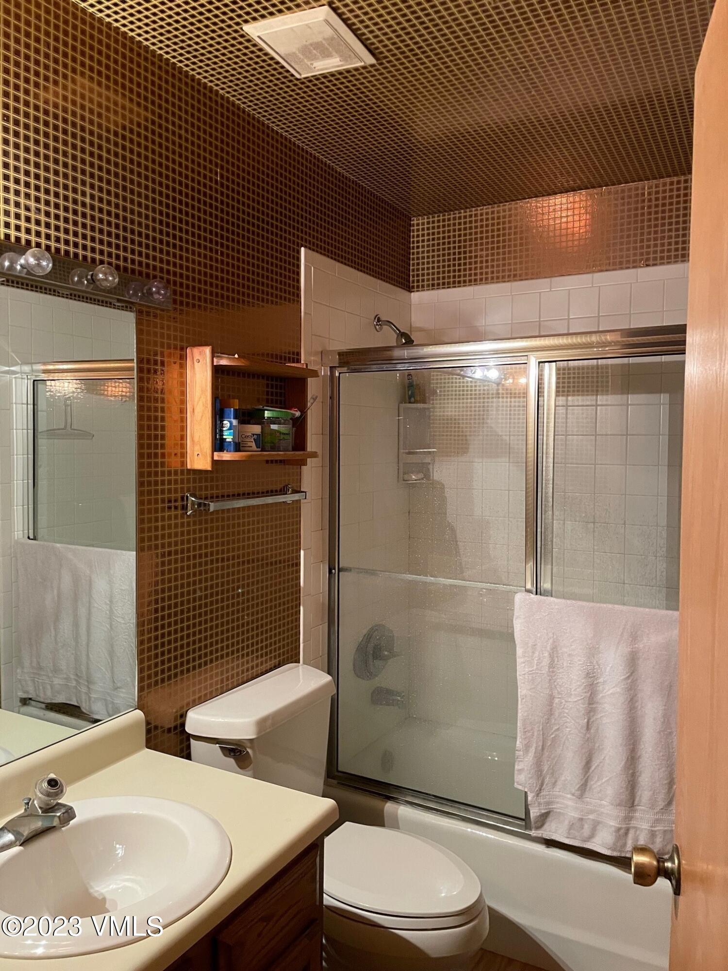 1030 Lions Ridge Loop, Unit 205 Vail, CO 81657 - Photo 11 of 15 snowfox ensuite bath