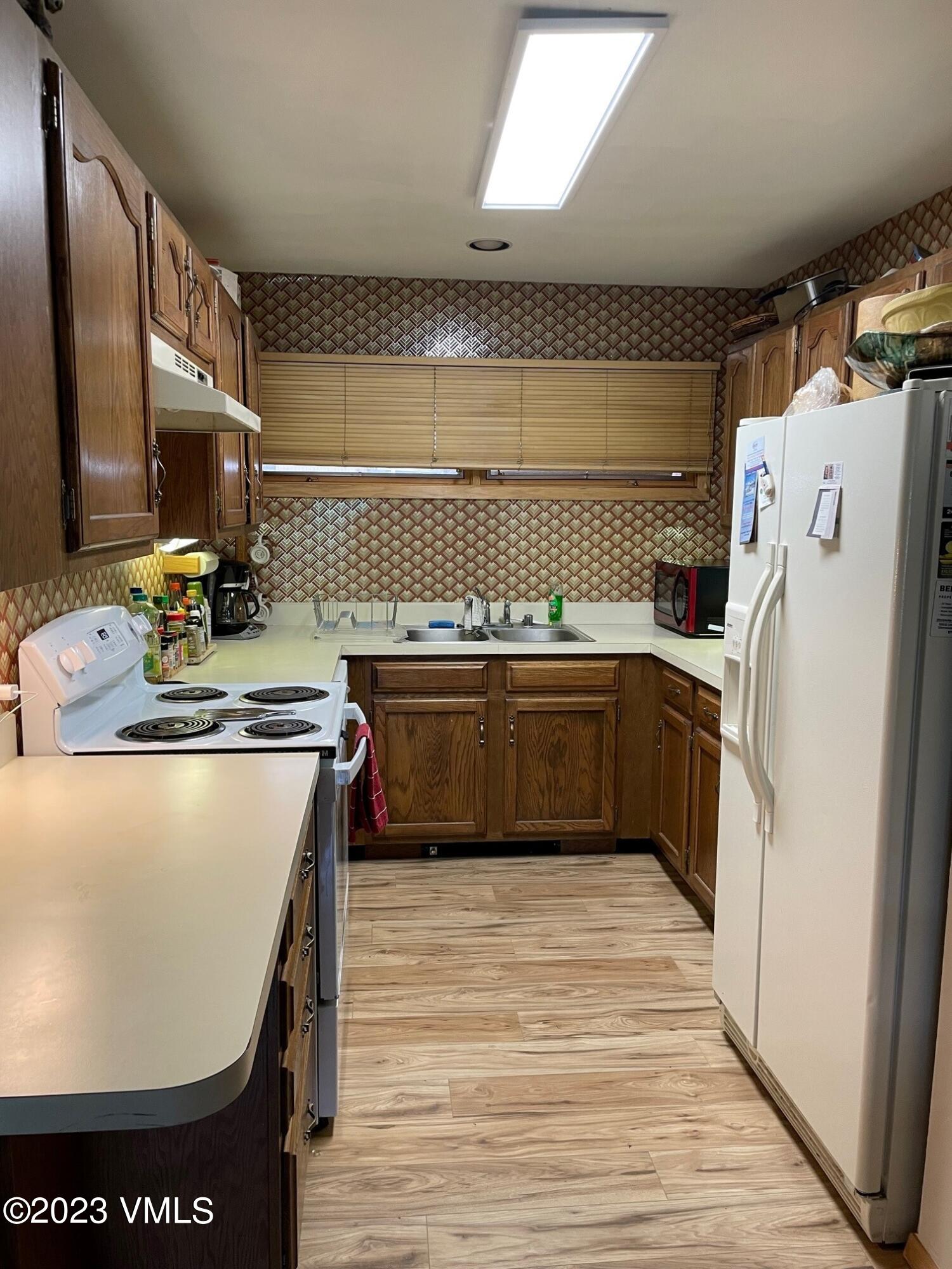 1030 Lions Ridge Loop, Unit 205 Vail, CO 81657 - Photo 3 of 15 snowfox kitchen