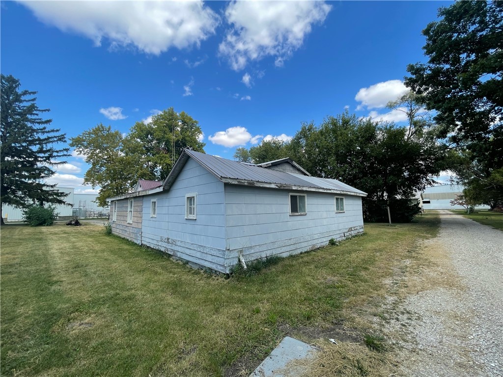 707 East 2nd Street Assumption, IL 62510 - Photo 3 of 22
