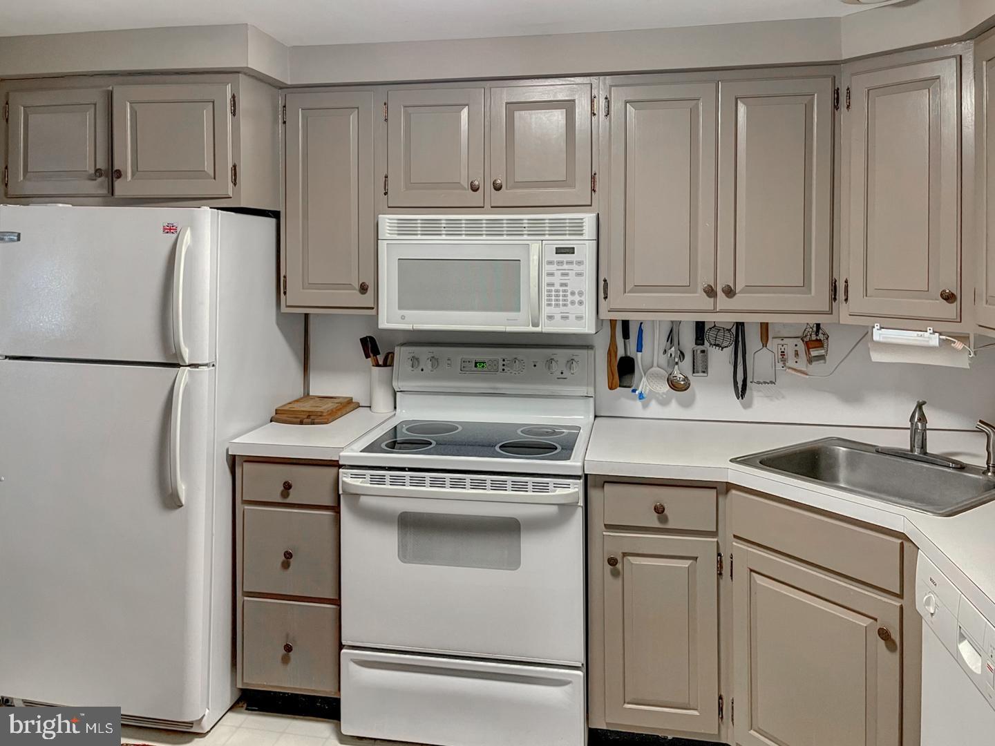 18 West Close Moorestown, NJ 08057 - Photo 6 of 16