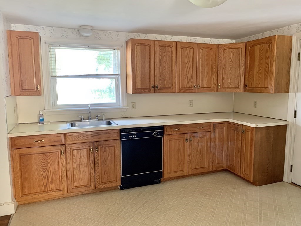 35 Morton Street Needham, MA 02494 - Photo 5 of 17