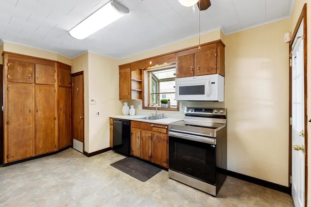 $607,000 | 24 Endicott Street, Saugus, MA 01906