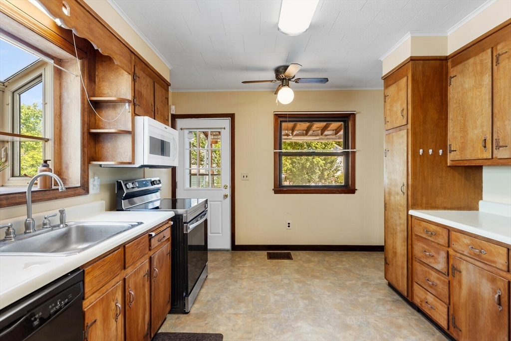 24 Endicott Street Saugus, MA 01906 - Photo 15 of 38