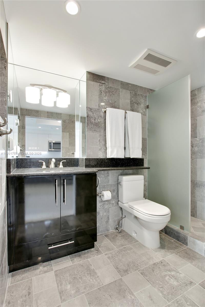 100 Lincoln Road, Unit 940 Miami Beach, FL 33139 - Photo 13 of 29