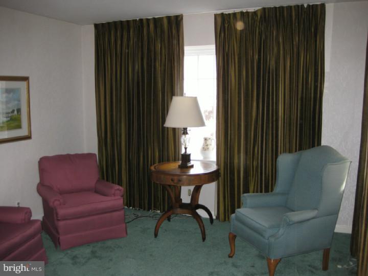 1152 Cumberland Road Abington, PA 19001 - Photo 3 of 10 Living Room