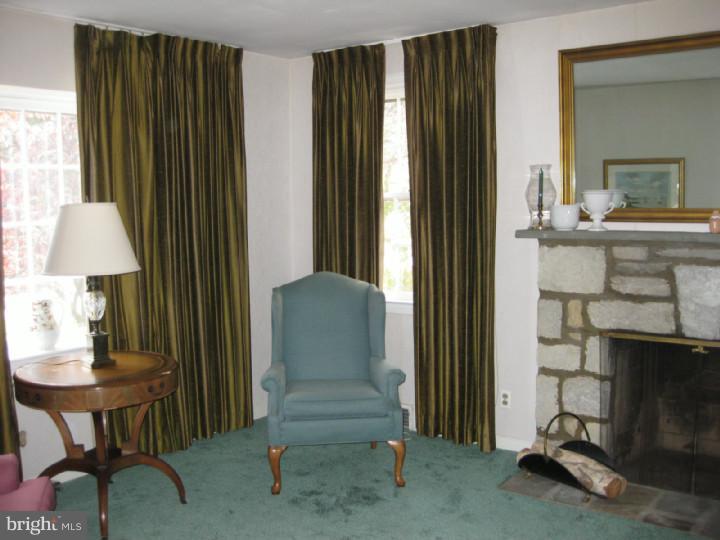1152 Cumberland Road Abington, PA 19001 - Photo 4 of 10 Living Room