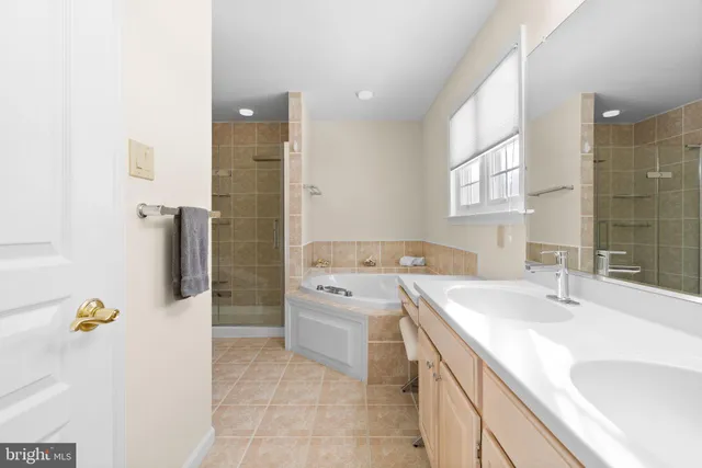 $675,000 | 5 Grayson Circle, Unit 2501, Phoenixville, PA 19460