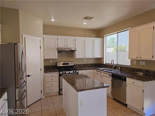 $2,200 | 9862 Shadow Grove Avenue, Las Vegas, NV 89148