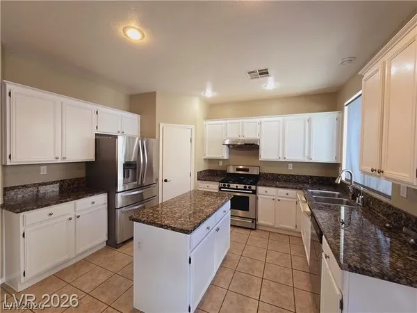 $2,200 | 9862 Shadow Grove Avenue, Las Vegas, NV 89148