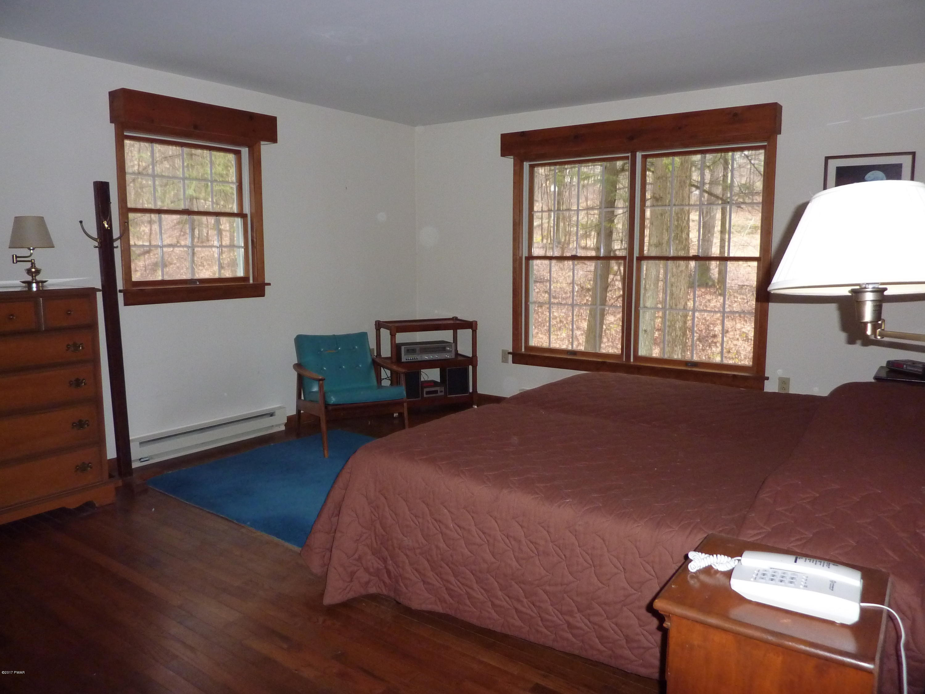 106 Cold Spring Lane Greentown, PA 18426 - Photo 4 of 44