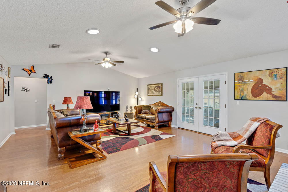 7028 Jammes Road Jacksonville, FL 32244 - Photo 13 of 44 Living Room