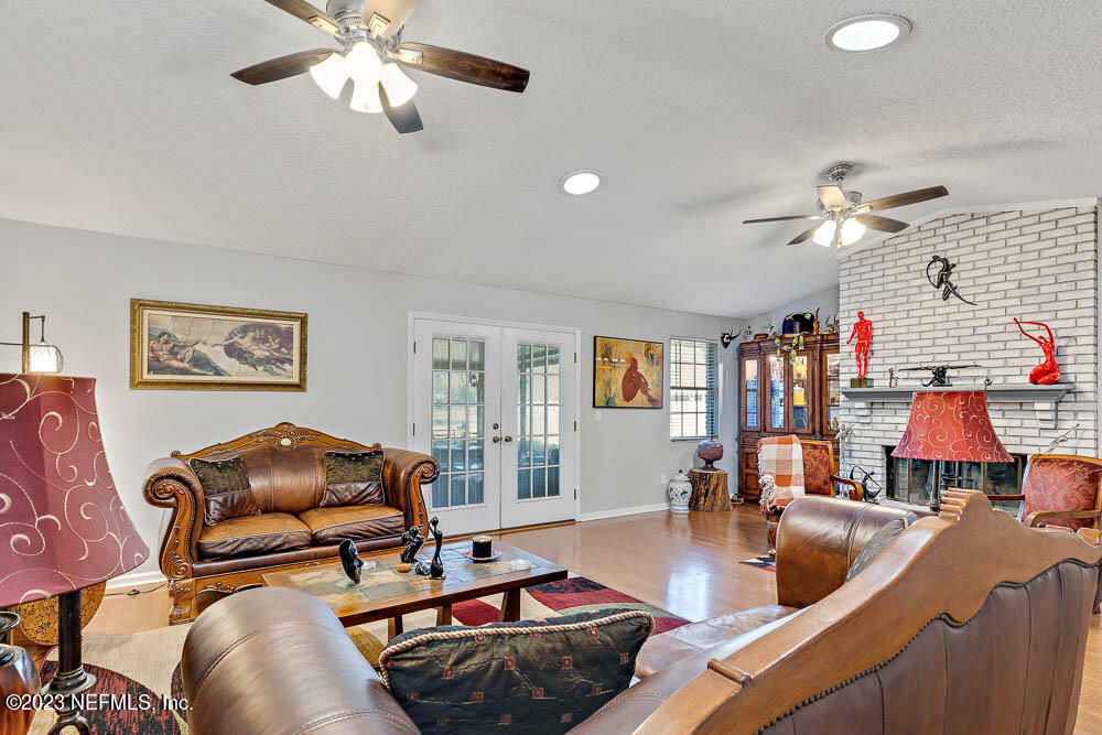 7028 Jammes Road Jacksonville, FL 32244 - Photo 14 of 44 Living room 2