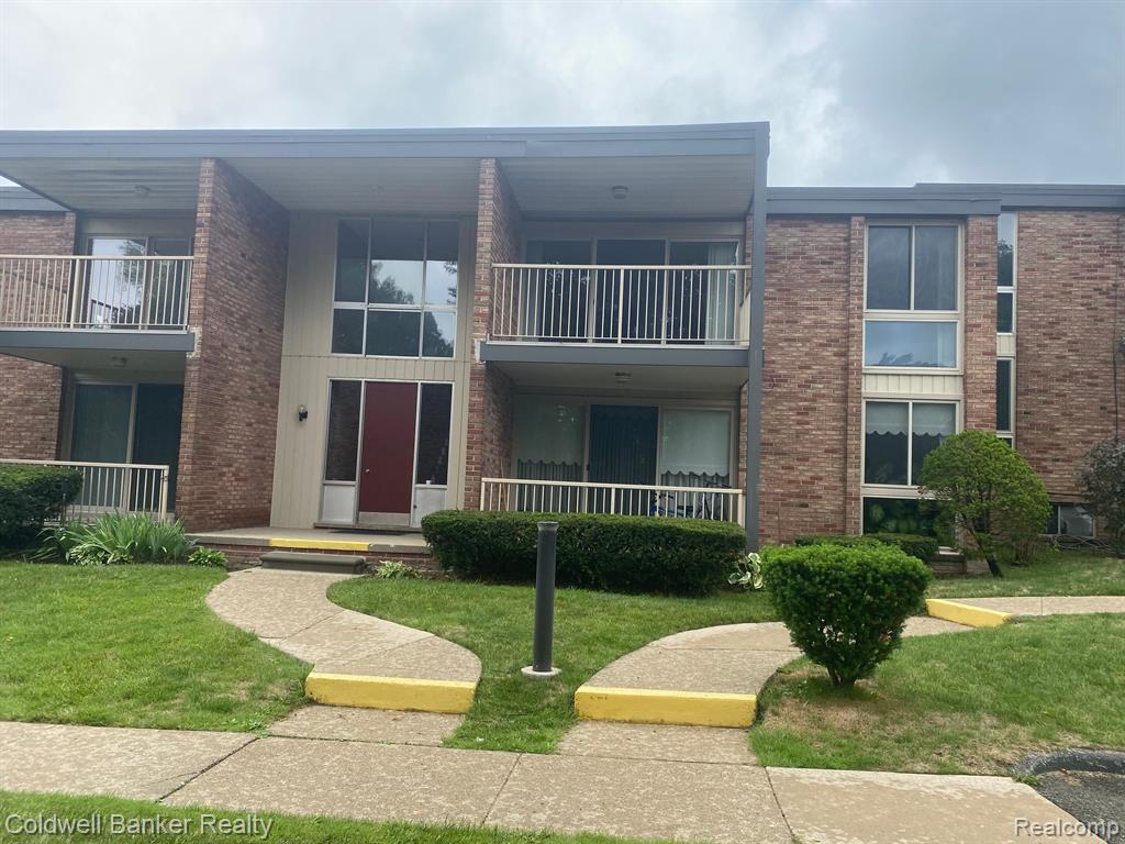 4045 West Maple Road, Unit 202 Bloomfield Hills, MI 48301 - Photo 1 of 23