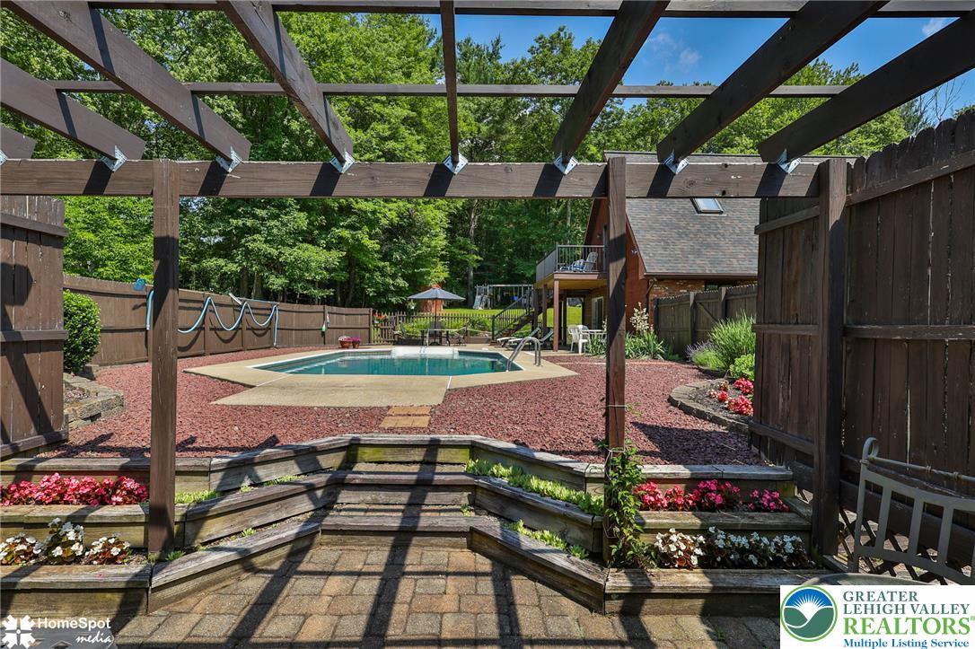 1503 Seneca Trail Effort, PA 18330 - Photo 59 of 66