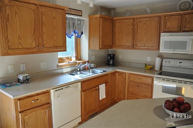 2013 Hunter's Ridge Drive Huntington, IN 46750 - Photo 2 of 22 Gallery Image 2