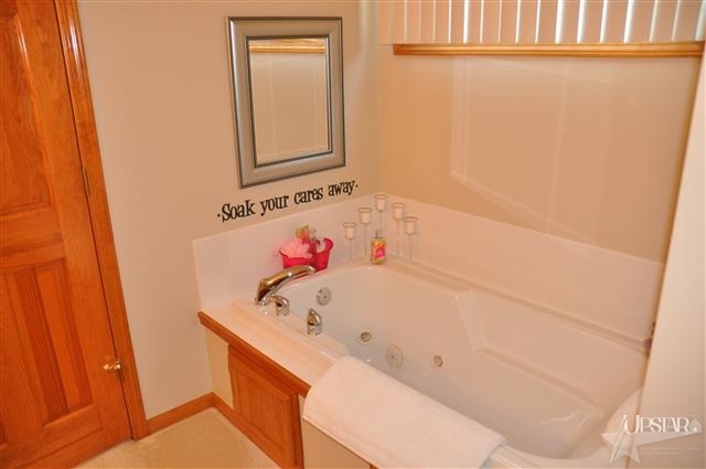 2013 Hunter's Ridge Drive Huntington, IN 46750 - Photo 13 of 22 Gallery Image 13