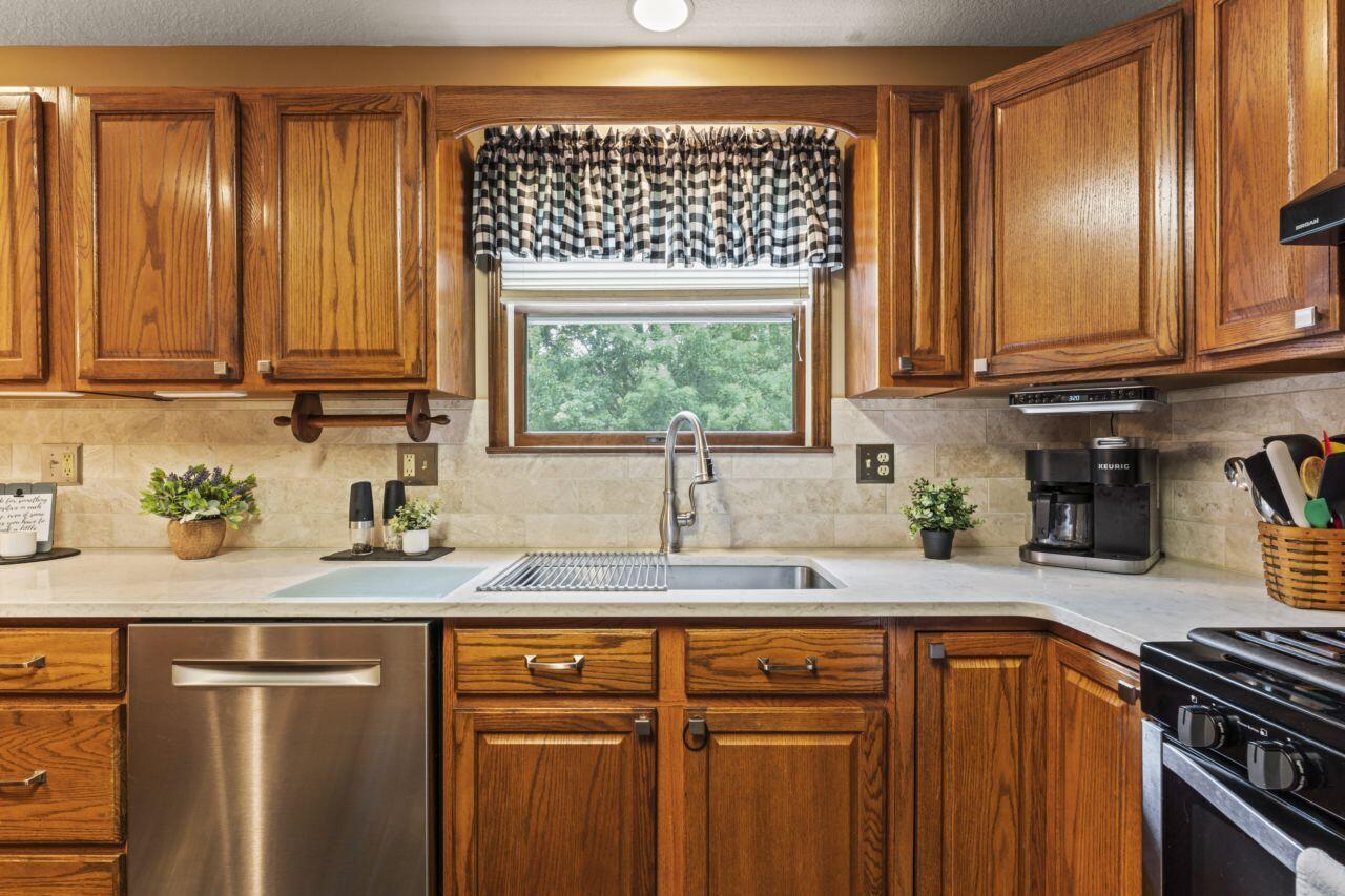 1550 Swans Road Northeast Newark, OH 43055 - Photo 18 of 65 Kitchen Window