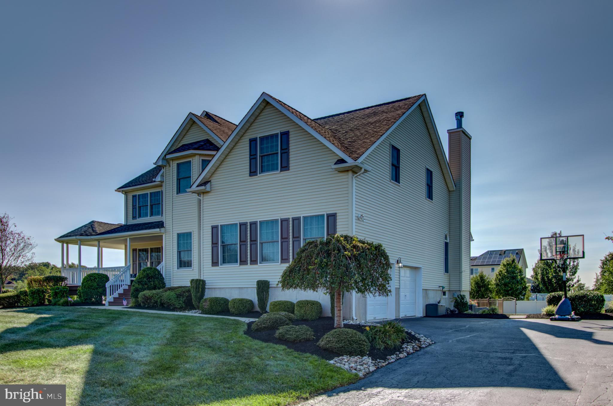 18 Cutter Court Cream Ridge, NJ 08514 - Photo 3 of 55 Driveway view