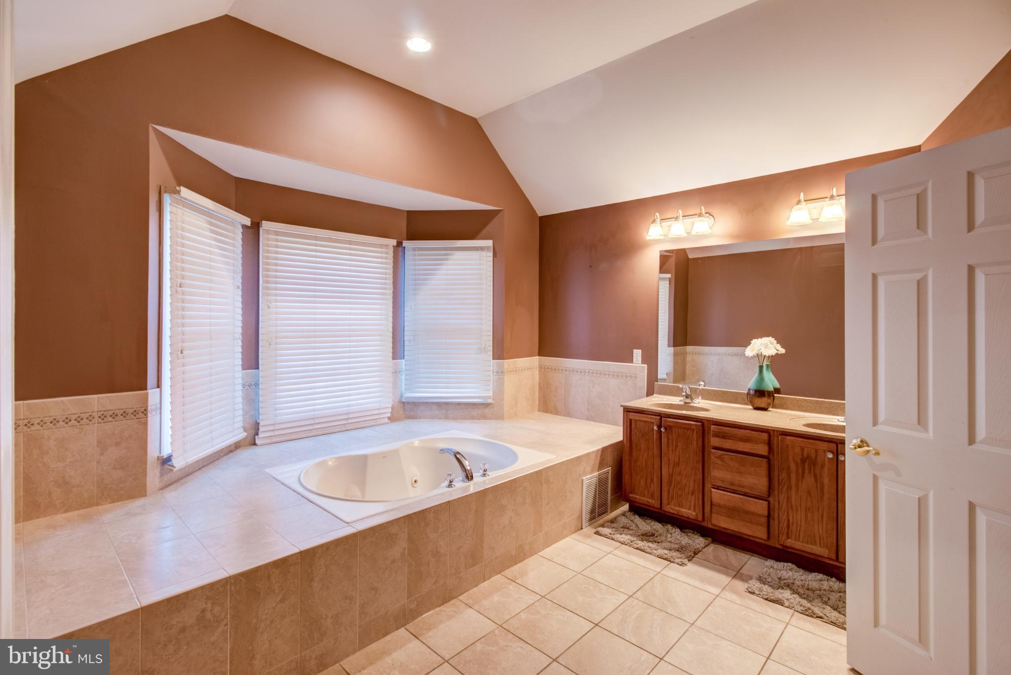 18 Cutter Court Cream Ridge, NJ 08514 - Photo 37 of 55 ensuite bath
