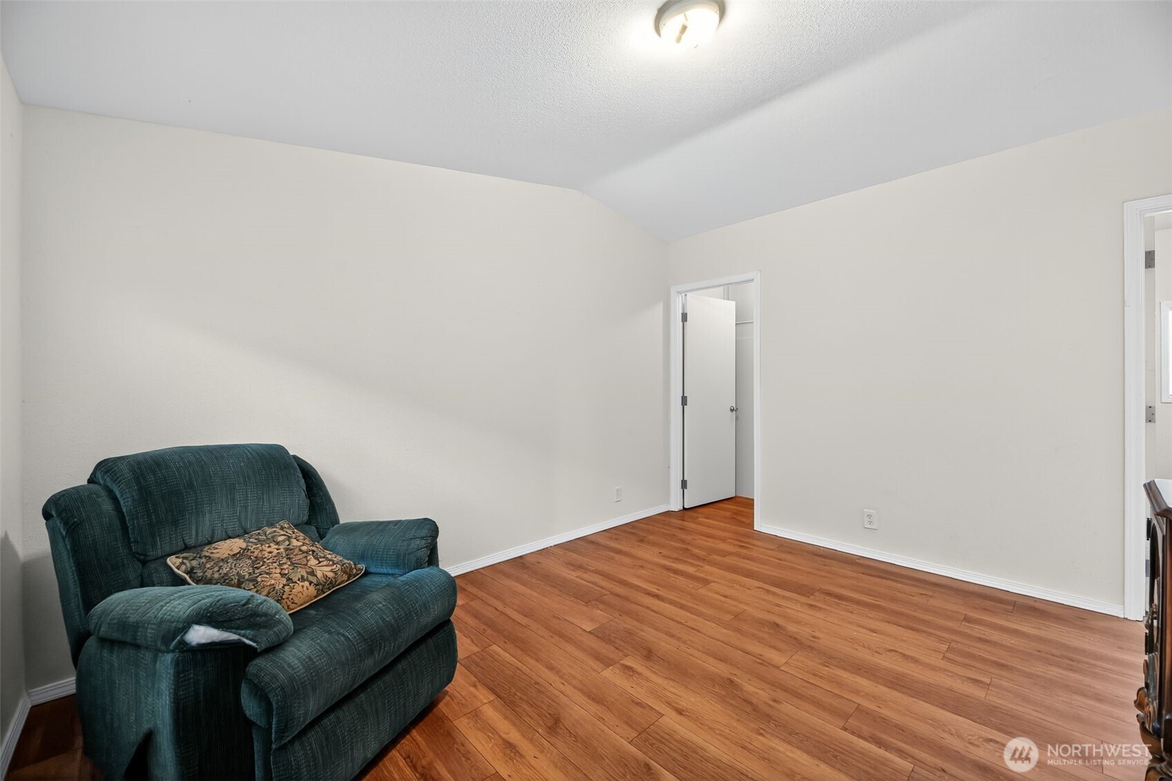 3433 South 182nd Place SeaTac, WA 98188 - Photo 3 of 30