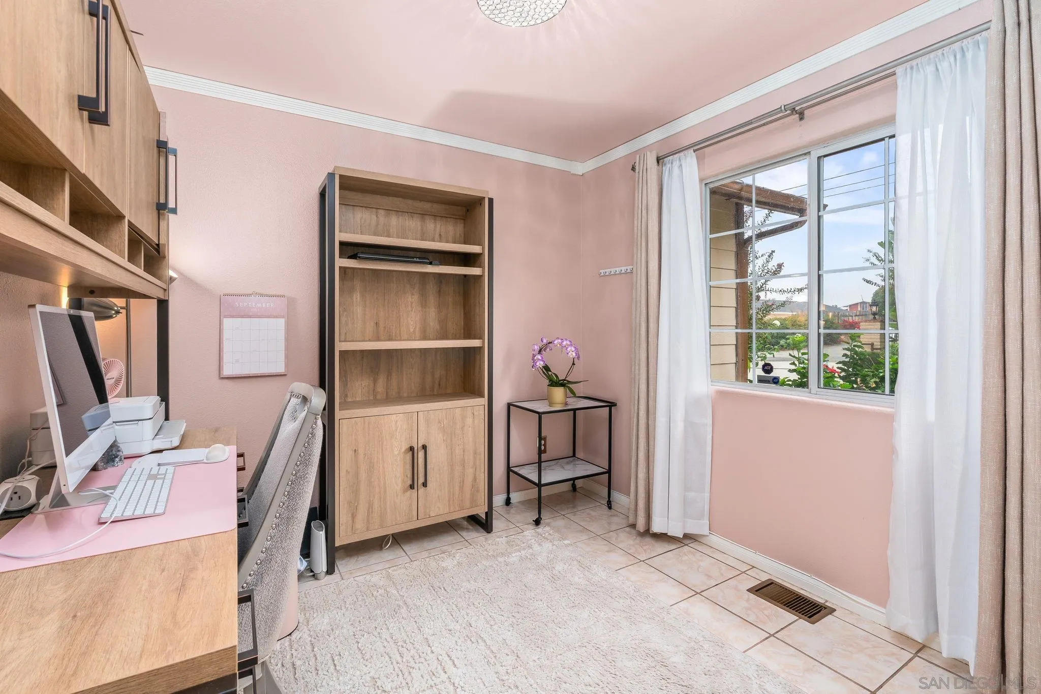 1451 Vía Lima Fallbrook, CA 92028 - Photo 25 of 41 a room that has a bed and a window