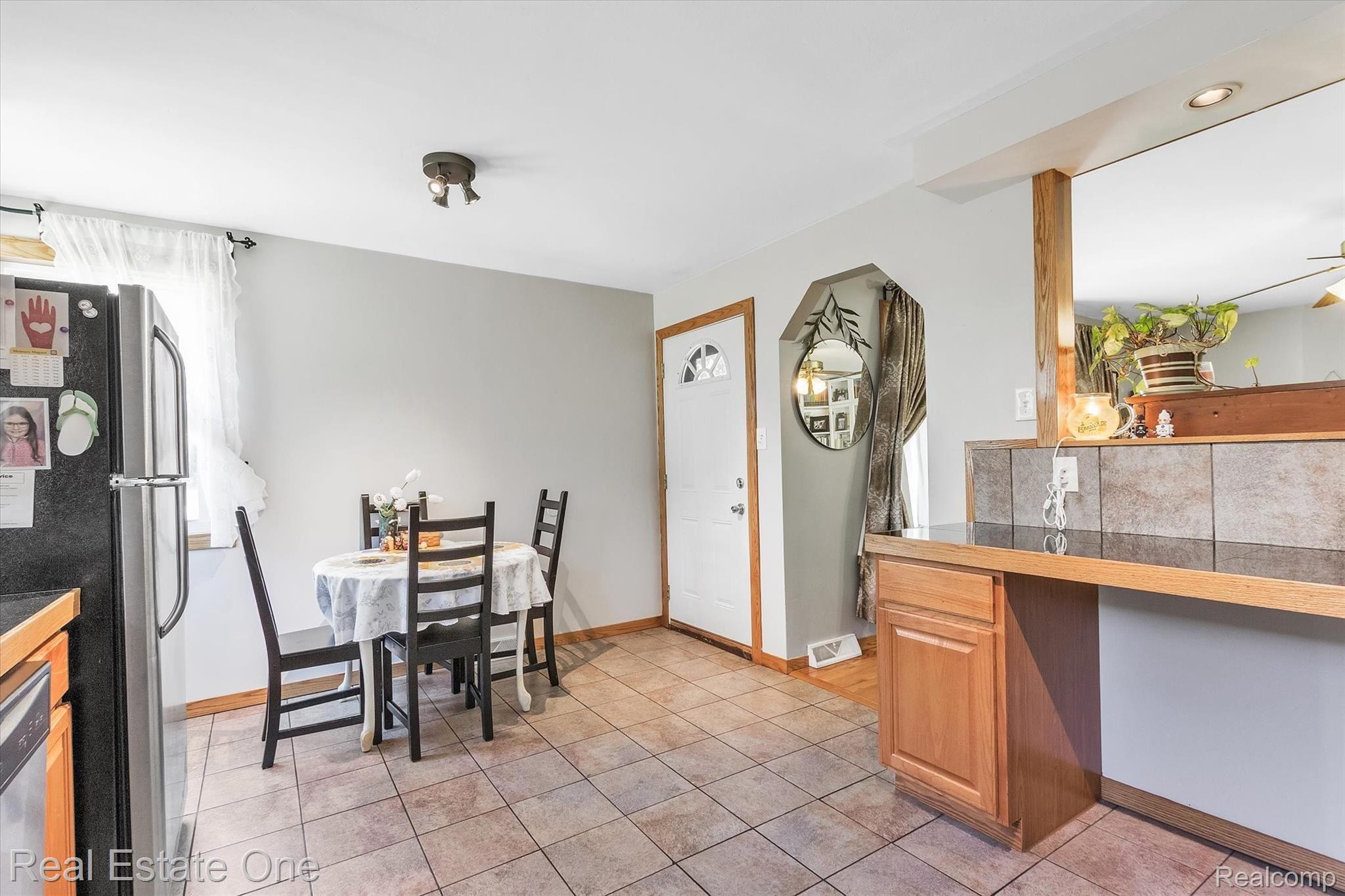 26110 King Road Romulus, MI 48174 - Photo 7 of 52 07-26110-King-Rd-WindowStill-Real-Estate-Photography-7.jpg