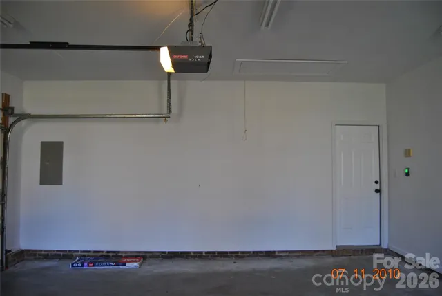 a view of room with an entryway