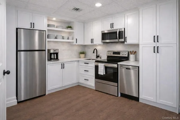 $1,988,000 | 22 Delaware Avenue, Jericho, NY 11753