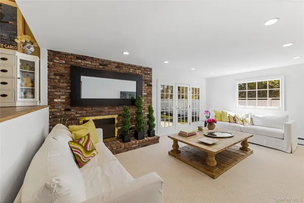 $1,988,000 | 22 Delaware Avenue, Jericho, NY 11753