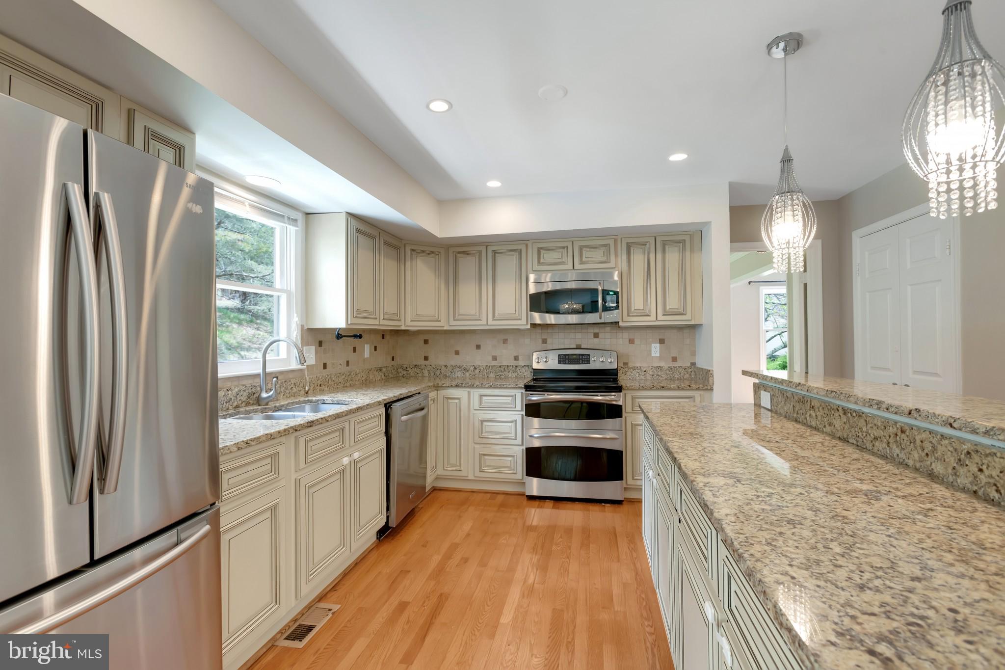 2051 Merrifields Drive Silver Spring, MD 20906 - Photo 3 of 30 Kitchen w/granite counters, stainless steel appl