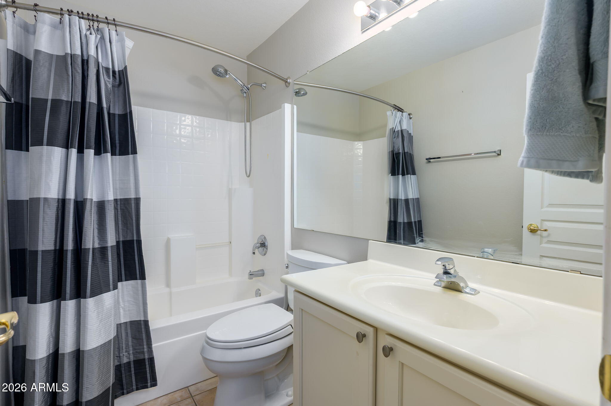 3136 East Roveen Avenue Phoenix, AZ 85032 - Photo 24 of 38 a bathroom with a sink toilet and shower