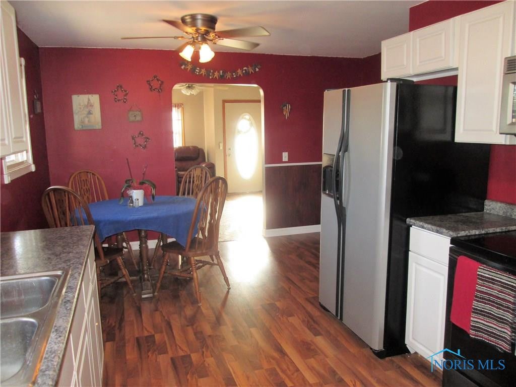 1113 Cresceus Road Oregon, OH 43616 - Photo 8 of 28 Large eat-in kitchen.