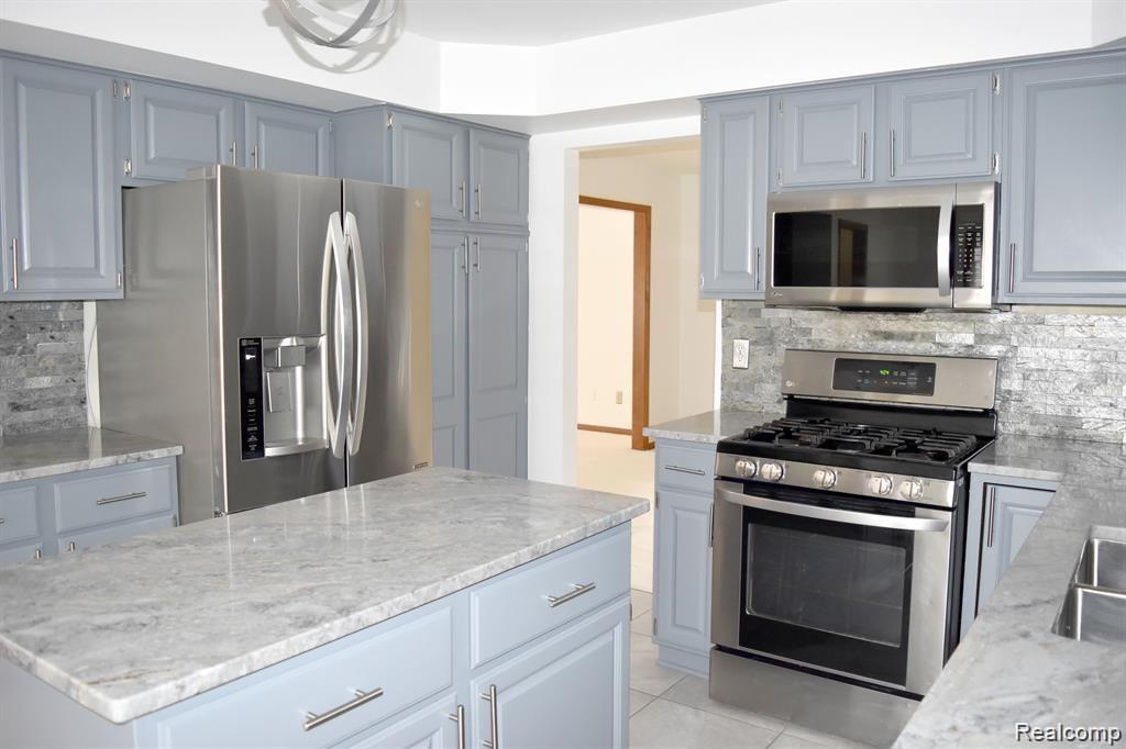 1312 Kingspath Drive Rochester Hills, MI 48306 - Photo 2 of 31