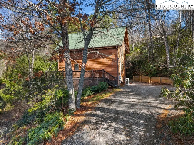 $432,500 | 100 Bear Den Mountain View Drive, Spruce Pine, NC 28777