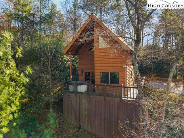 $432,500 | 100 Bear Den Mountain View Drive, Spruce Pine, NC 28777