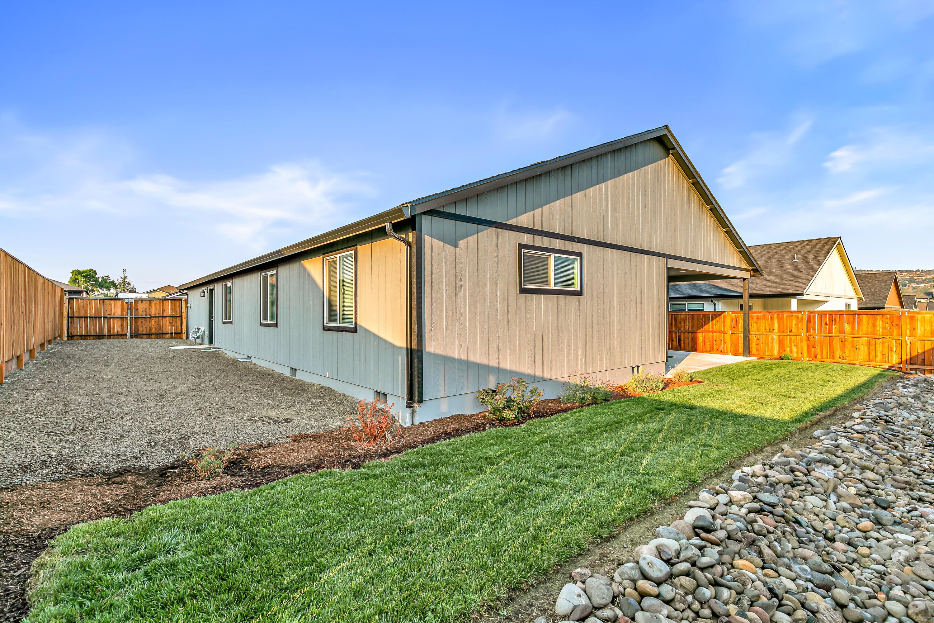 694 Nottingham Terrace Eagle Point, OR 97524 - Photo 36 of 43 9R9A4746