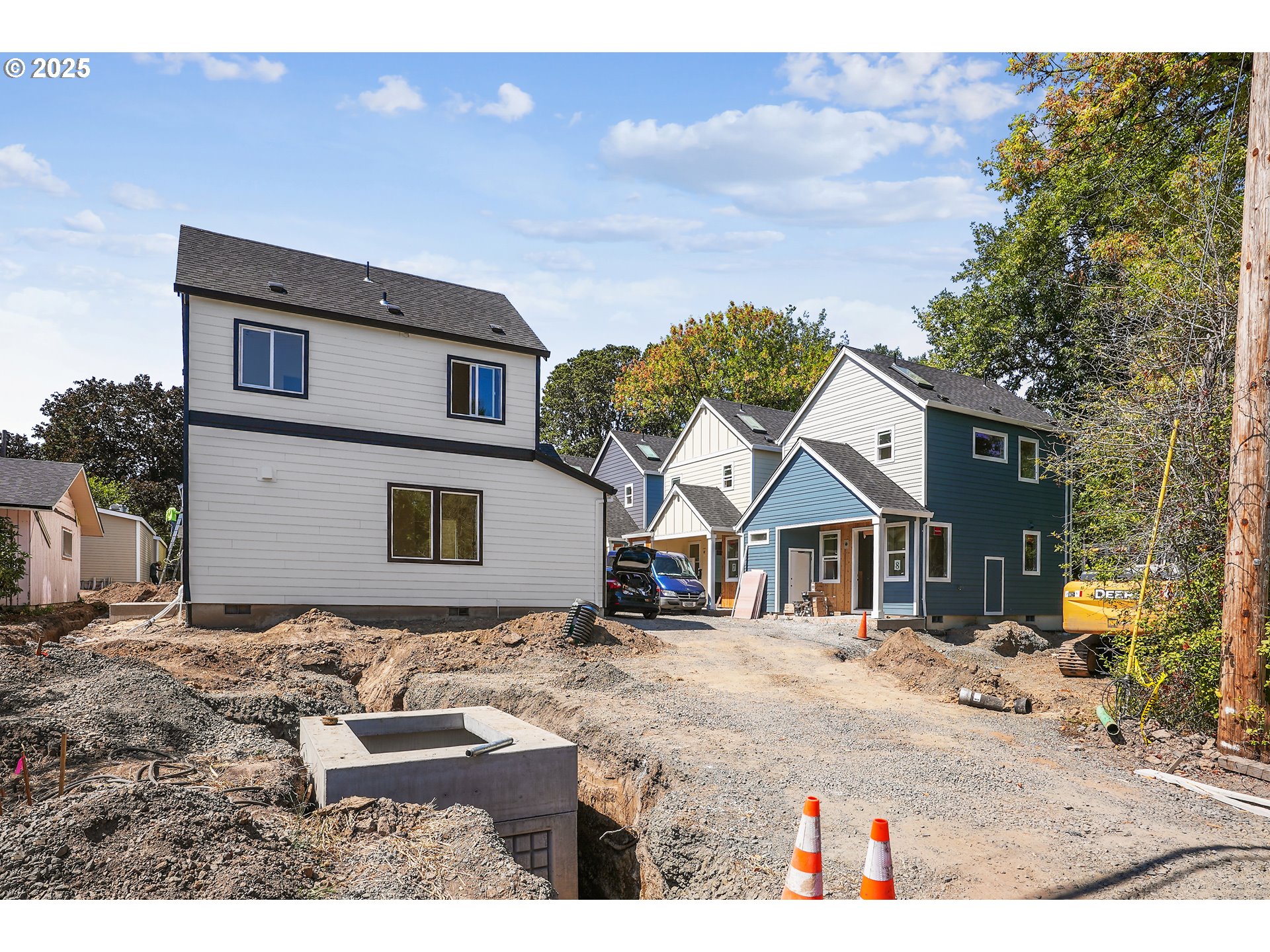 9560 Southwest 91st Avenue, Unit 3 Portland, OR 97223 - Photo 7 of 15 a backyard of a house with table and chairs