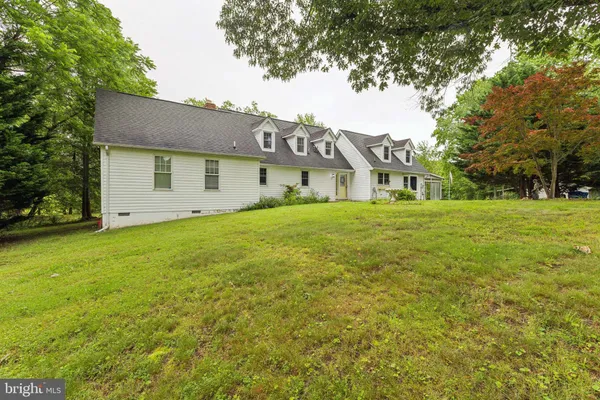 a view of a house with a big yard