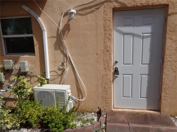 $1,170 | 2060 Southeast 14 Street, Homestead, FL 33035