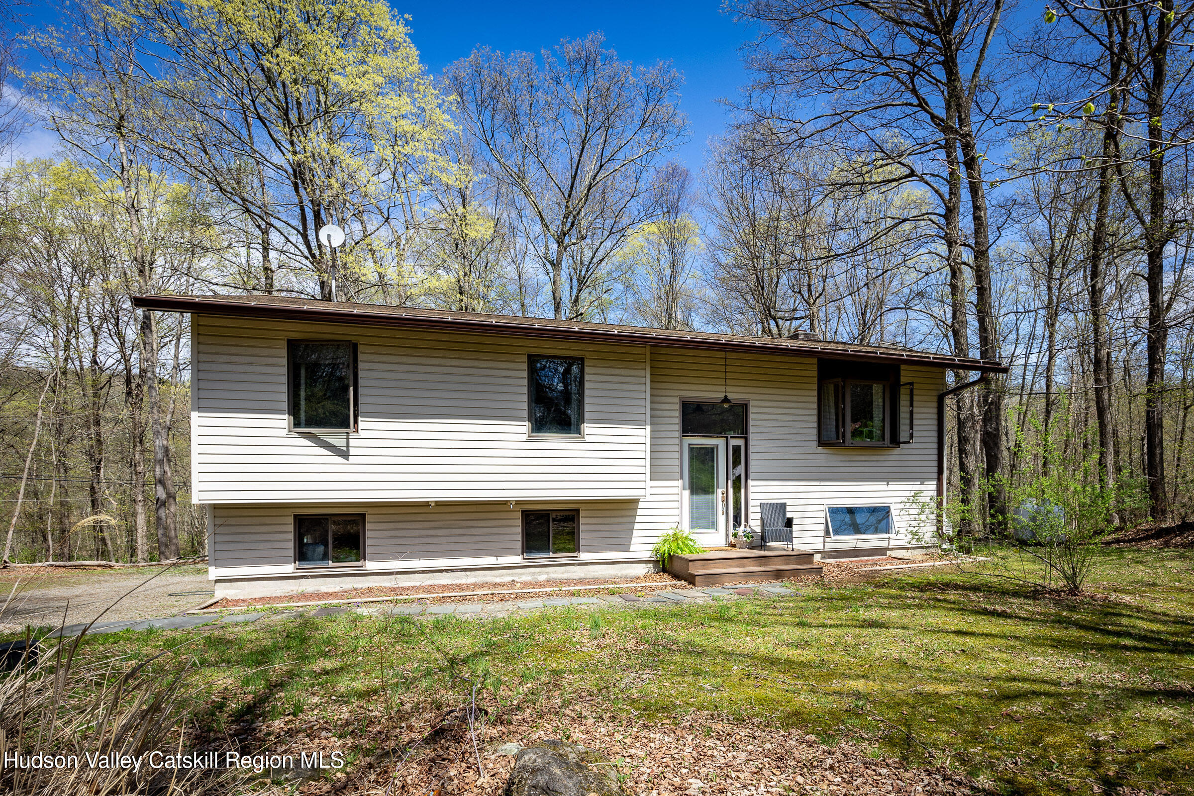 109 Hilltop Road Rhinebeck, NY 12572 - Photo 1 of 26 109 Hilltop RD LR-104