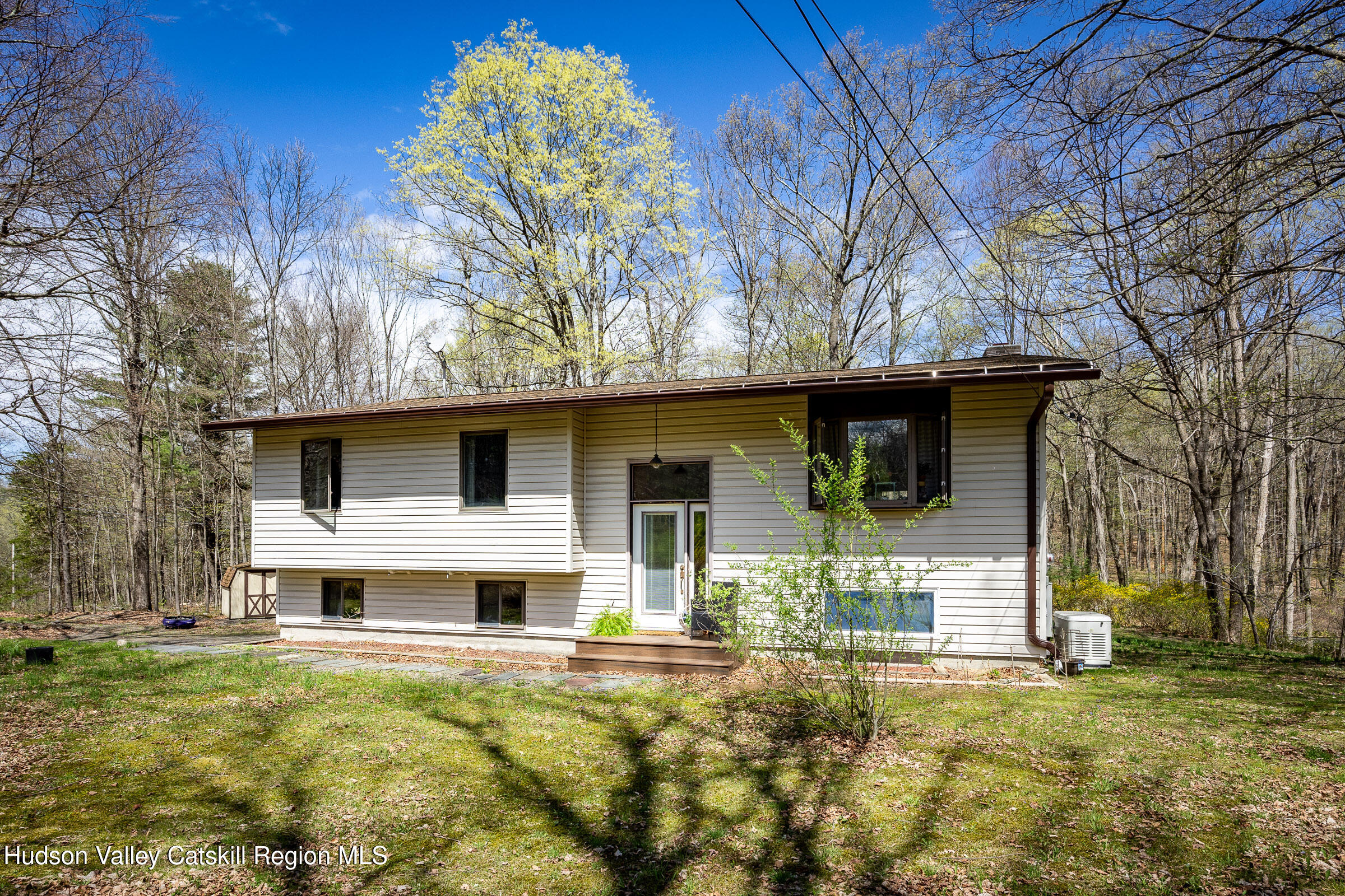 109 Hilltop Road Rhinebeck, NY 12572 - Photo 4 of 26 109 Hilltop RD LR-105