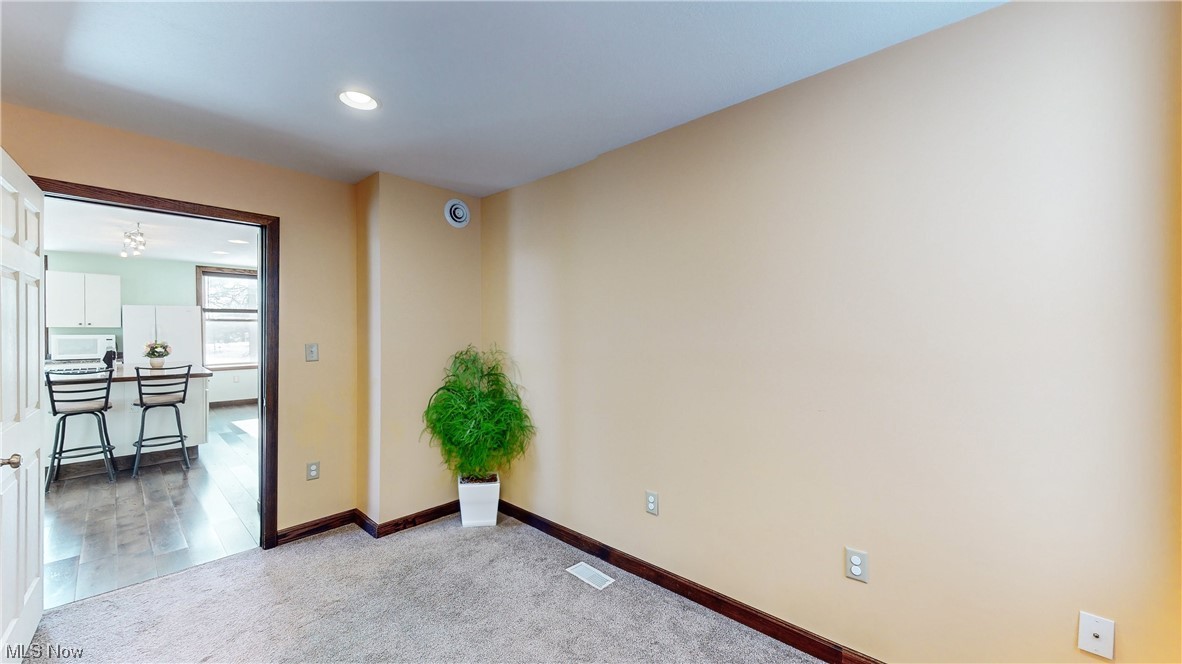 5770 Horning Road Kent, OH 44240 - Photo 19 of 50 1st floor bedroom