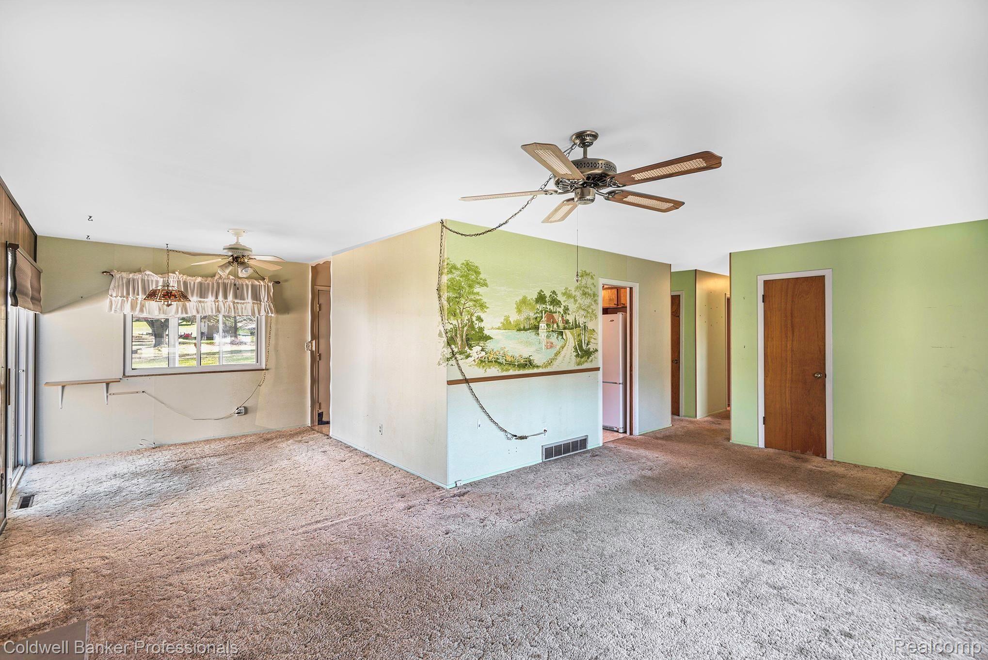 354 East River Road Flushing, MI 48433 - Photo 9 of 25 Living Room & Dining Room