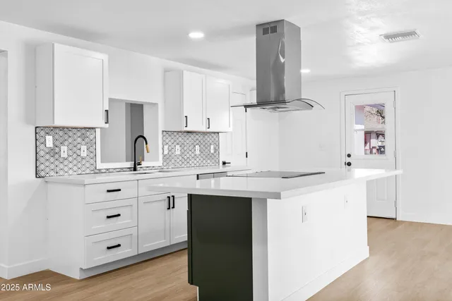 $385,000 | 901 West Mercer Lane, Phoenix, AZ 85029