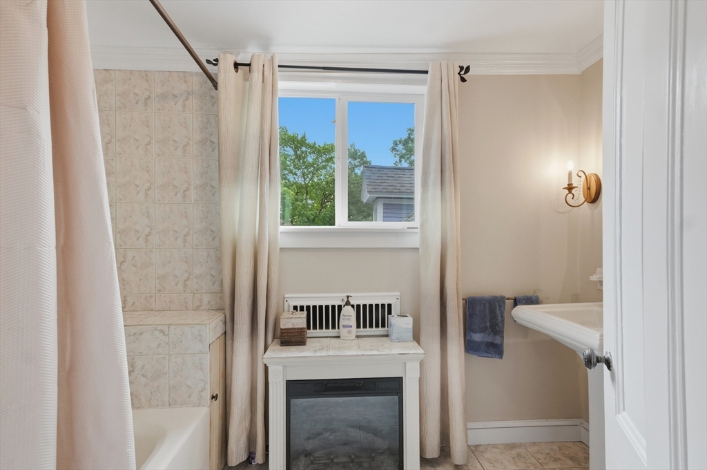 239 Fairmount Street Lowell, MA 01852 - Photo 17 of 42