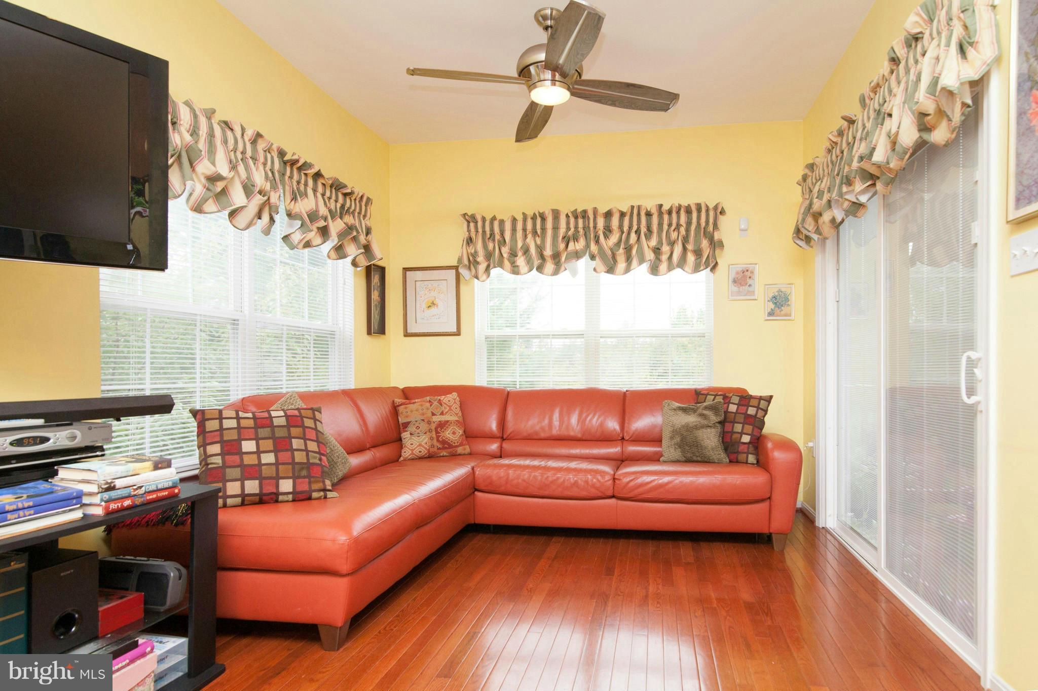 4322 Huntshire Road Randallstown, MD 21133 - Photo 11 of 30 Kitchen sitting area