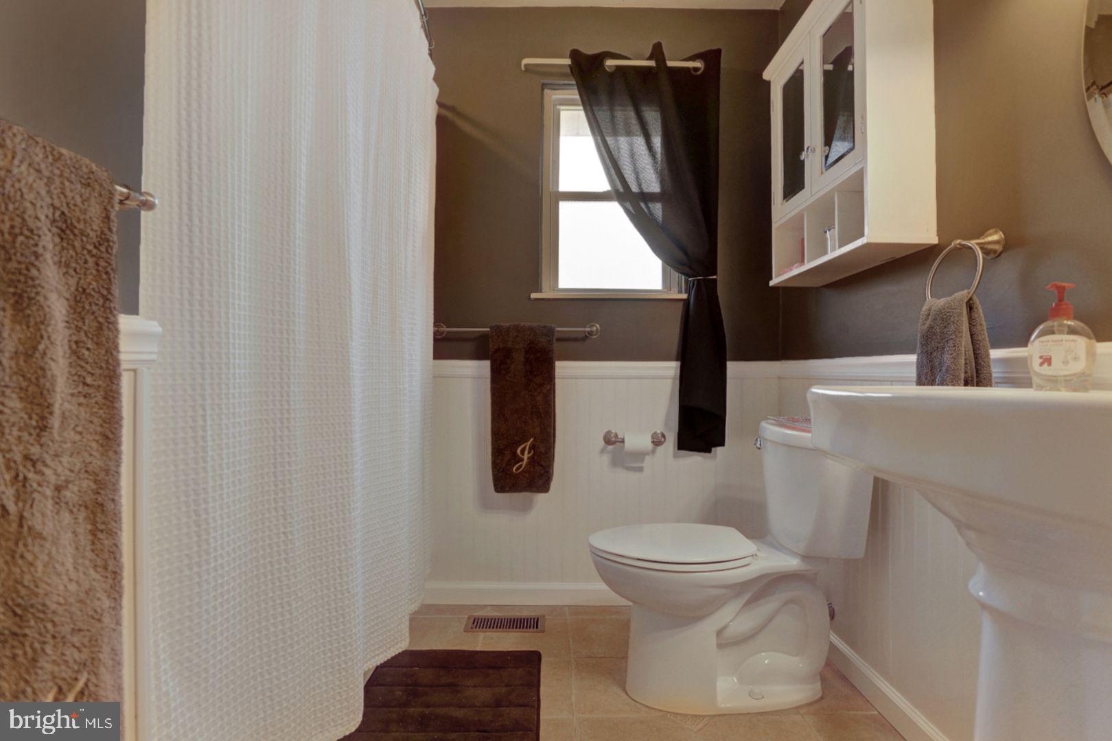 807 Cameron Street Reading, PA 19607 - Photo 22 of 32 Main Hall 3-Pc Tiled Bath