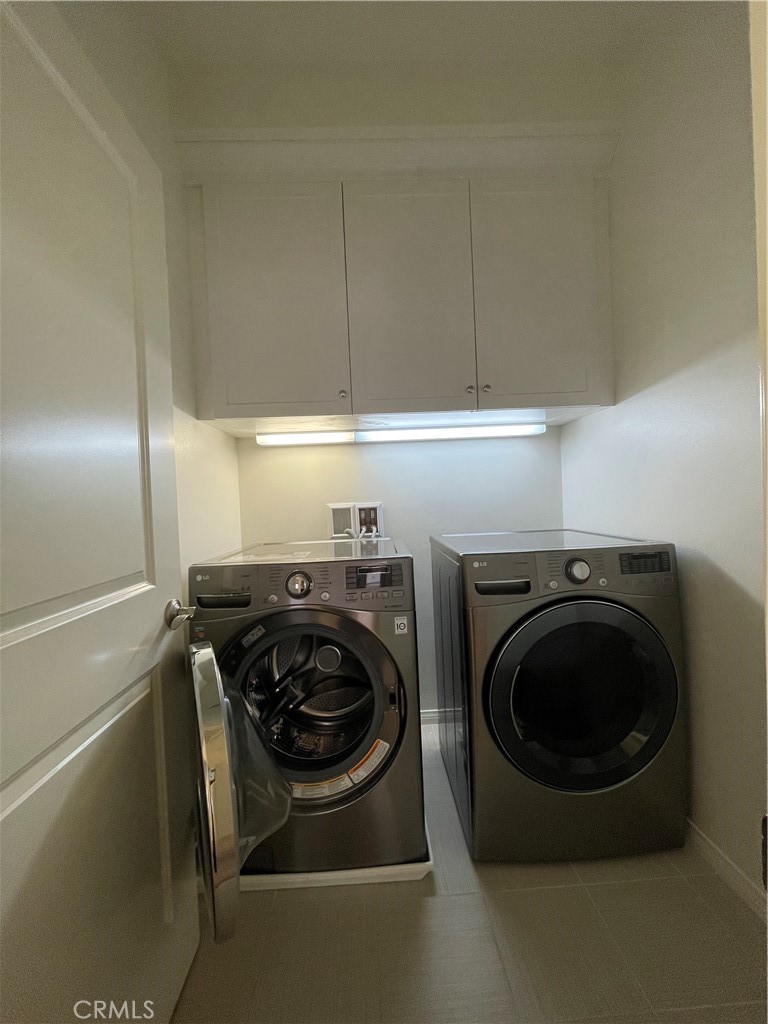 108 Pendant Irvine, CA 92620 - Photo 28 of 36 a utility room with dryer and washer